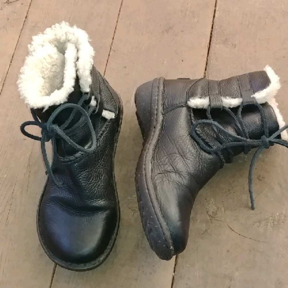 Ugg Caspia sheepskin lace-up boots